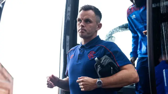 Lawrence Shankland gets off the Rangers bus