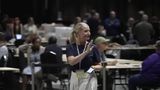 Sian Astley waves at count in Manchester