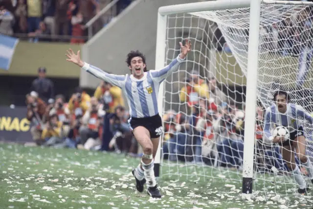 Mario Kempes celebrates one of his goals in the 1978 World Cup final