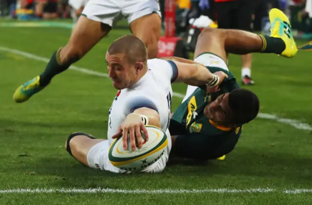 Mike Brown scores