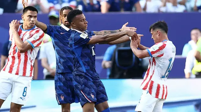 Kylian Mbappe and Andres Cubas scuffle
