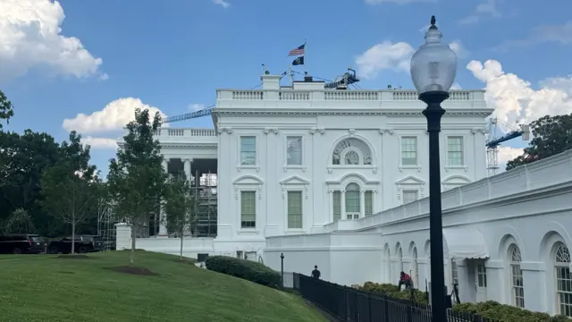 Side shot of the White House taken from the garden