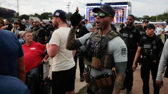 Law enforcement officers help attendees evacuate the area as a storm approaches Washington DC.