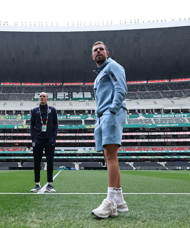 Thomas Tuchel and Jordan Henderson in the Azteca Stadium