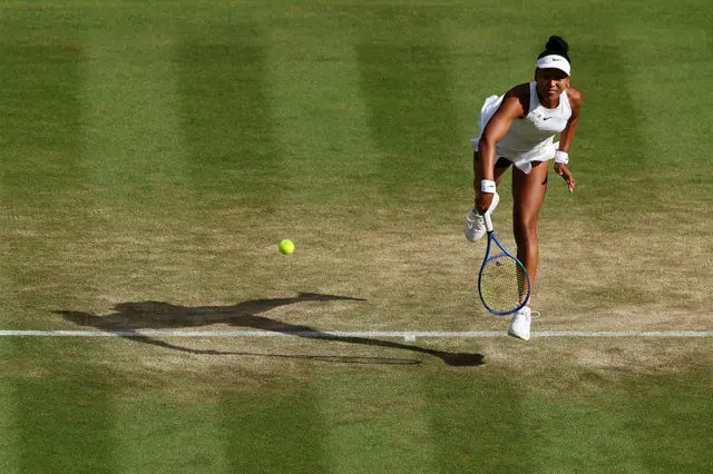 Osaka serves