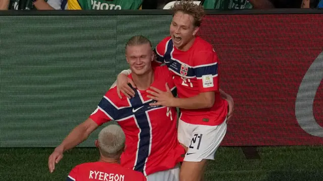 Erling Haaland and team mates celebrate at full-time