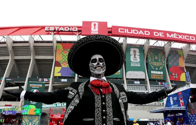 Mexico fan outside Azteca