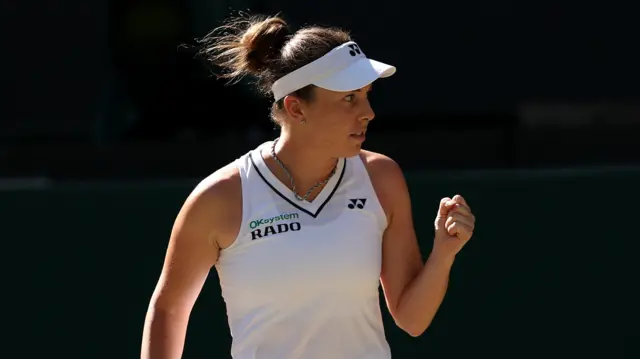 Linda Noskova celebrates