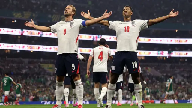 Harry Kane and Jude Bellingham celebrate against Mexico
