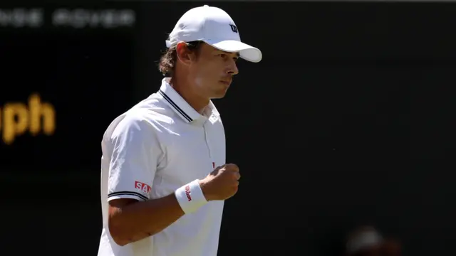 Alex de Minaur clenches his fist