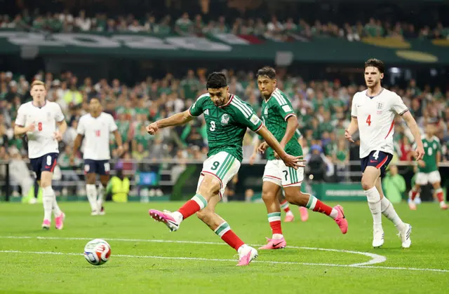 Raul Jimenez shoots