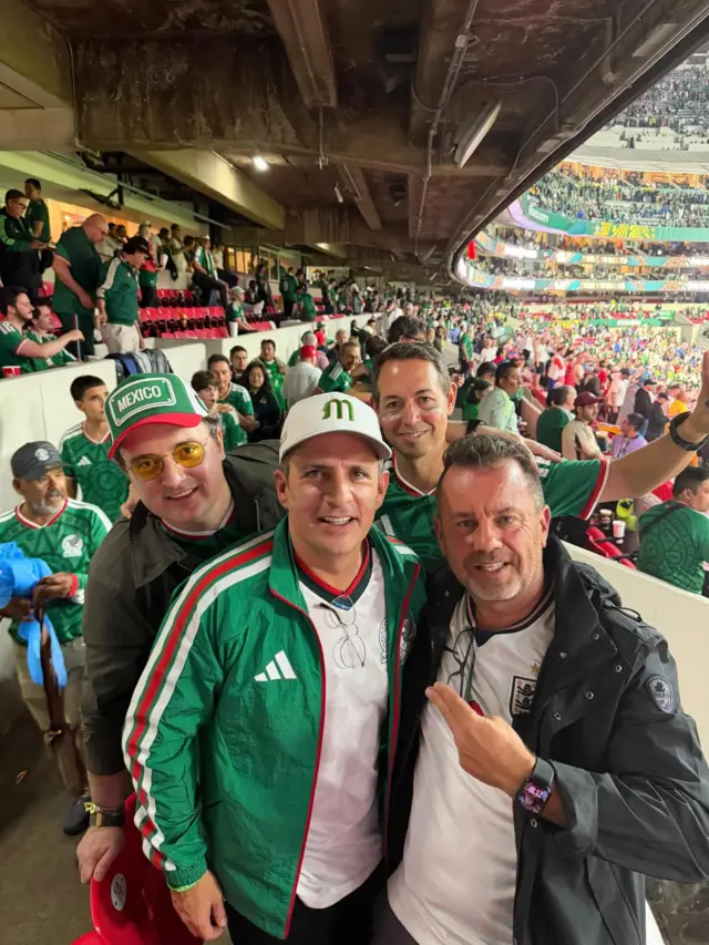 Anbdy Dugard with friends in the Azteca Stadium