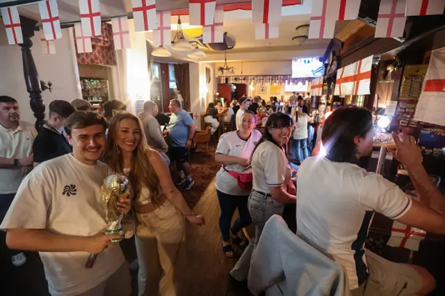 England fans in pub