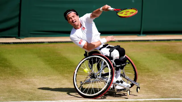 Gordon Reid serves
