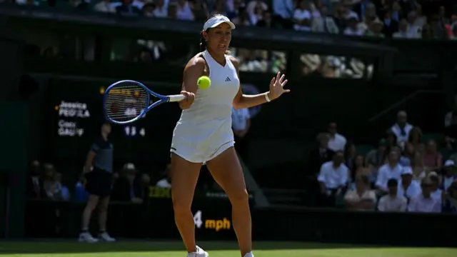 Jessica Pegula returns the ball