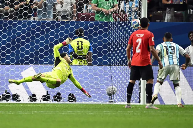 Cristian Romero scores