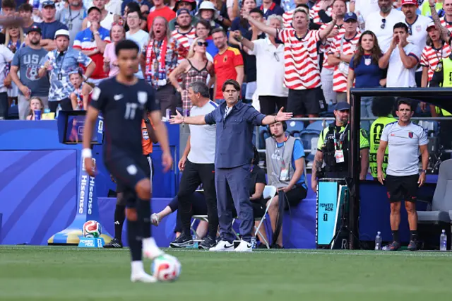 Mauricio Pochettino reacts