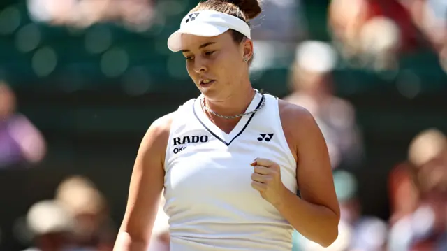 Linda Noskova celebrates with a clenched fist