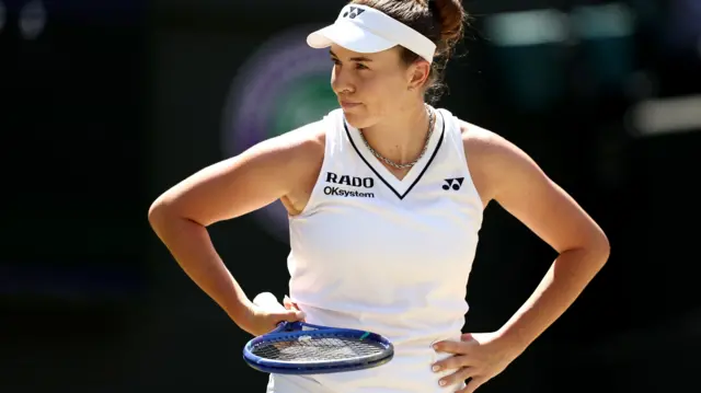 Linda Noskova stands with her hands on her hips