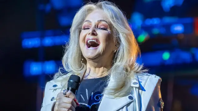 British singer Bonnie Tyler performs at Theater am Potsdamer Platz on May 3, 2025 in Berlin, Germany