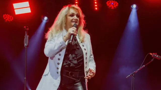 British singer Bonnie Tyler performs live on stage during the Berliner Rundfunk Open Air at the Parkbuehne Wuhlheide on July 13, 2024
