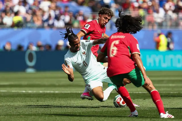 OLise dribbles past his man