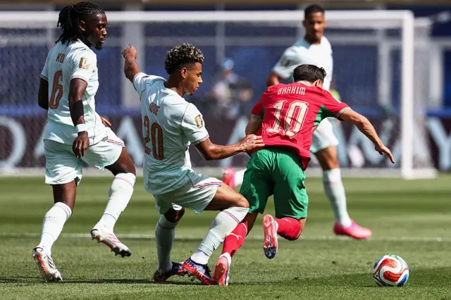 Doue tackles Diaz
