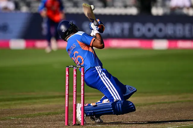 Shreyas Iyer upper-cuts Jofra Archer for six