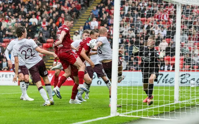 Kevin Nisbet scores for Aberdeen against Hearts