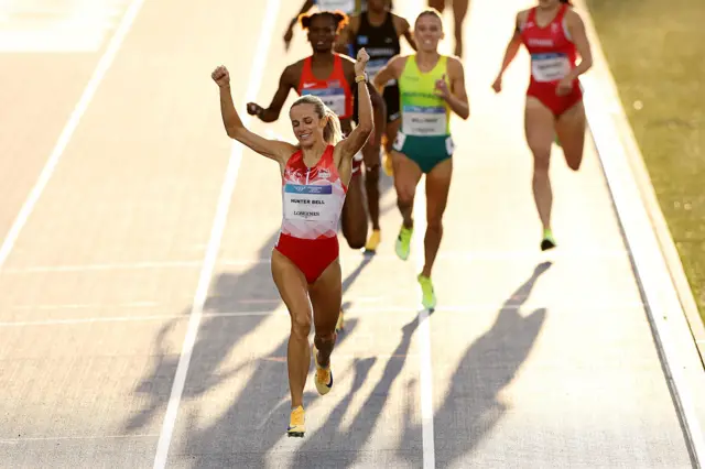 England's Georgia Hunter Bell wins 800m gold