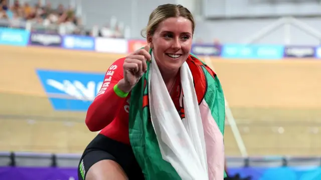 Emma Finucane with the Welsh flag