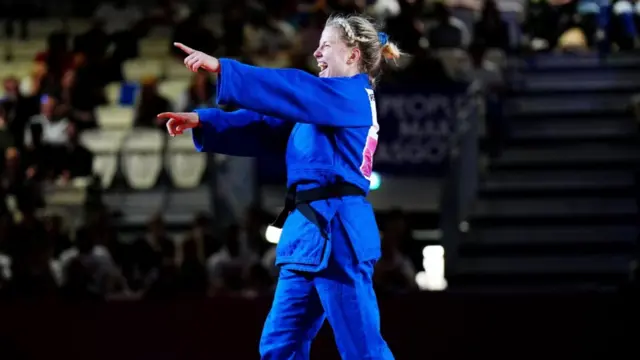 Kelly Petersen-Pollard celebrates her gold medal