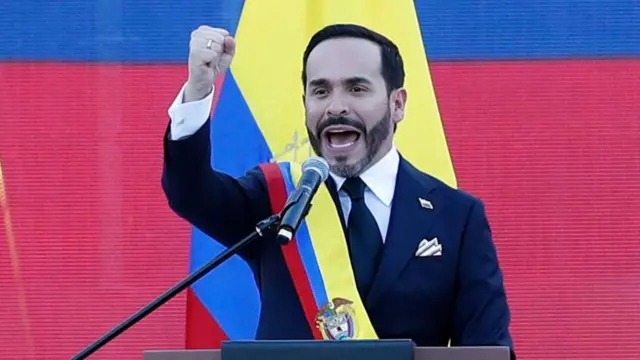 قُتل ما لا يقل عن 111 شخصًا في انهيار المباني في كولومبيا بعد زلزال بقوة 7.4 درجة على مقياس ريختر