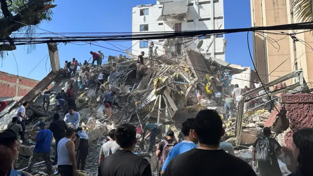Residents dig through the debris of a collapsed building after an earthquake, in Cali, Colombia August 10, 2026