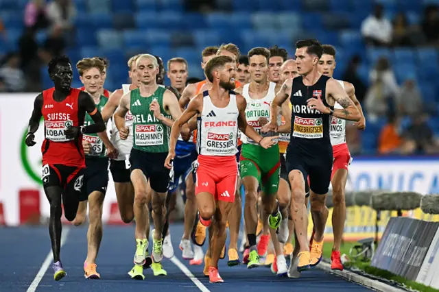 France's Jimmy Gressier (C) and Norway's Jakob Ingebrigtsen (R) speak
