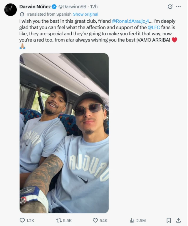 Tweet by Darwin Nunez showing photo of him and Araujo on international duty and the caption: "I wish you the best in this great club, friend @RonaldAraujo_4 … I'm deeply glad that you can feel what the affection and support of the @LFC fans is like, they are special and they're going to make you feel it that way, now you're a red too, from afar always wishing you the best ¡VAMO ARRIBA!"