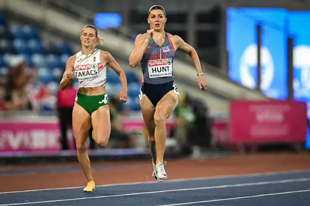 Amy Hunt compete in the women's 200m semi-final