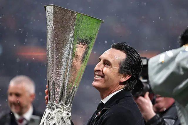 Unai Emery and Europa League trophy