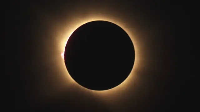 A total solar eclipse visible from Burgos