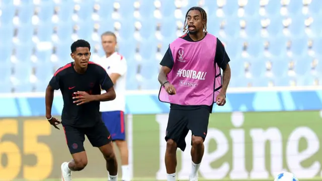 Bradley Barcola of Paris Saint-Germain trains