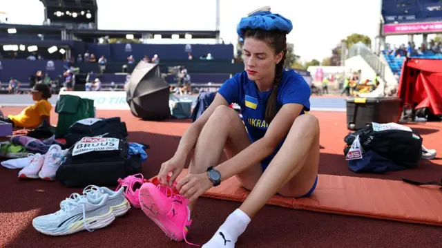 BIRMINGHAM, ENGLAND - AUGUST 13: Yaroslava Mahuchikh of Team Ukraine prepares for the Women's High Jump Qualification wearing a pack of ice on top of her head during day four of the 27th European Athletics Championships at Alexander Stadium on August 13, 2026 in Birmingham, England. (Photo by Maja Hitij/Getty Images for European Athletics)