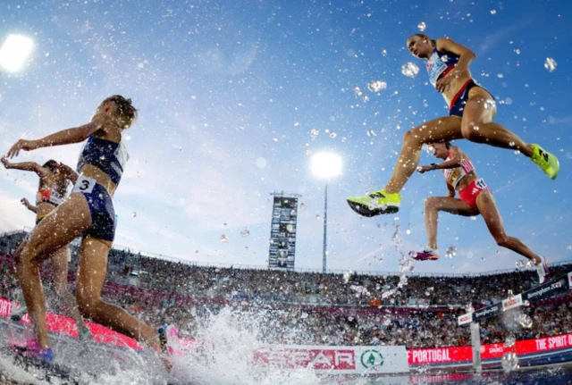 Elise Thorner in action