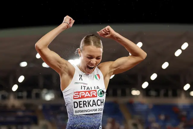Gold medalist Dariya Derkach of Team Italy celebrates