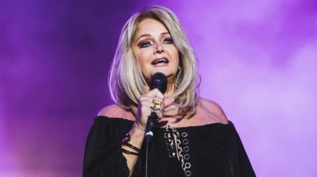 Bonnie Tyler singing