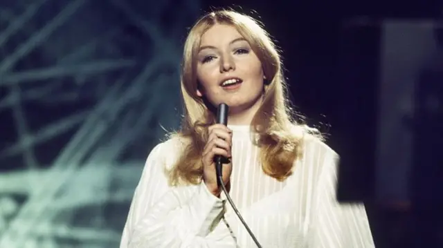 Mary Hopkin singing