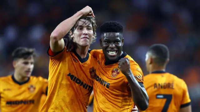 Marshall Munetsi of Wolverhampton Wanderers celebrates scoring a goal to make the score 1-0
