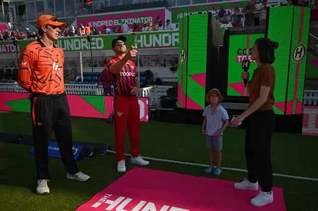Jos Buttler of Manchester Super Giants Men tosses the coin alongside Zak Crawley of SunRisers Leeds Men prior to The Hundred Eliminator