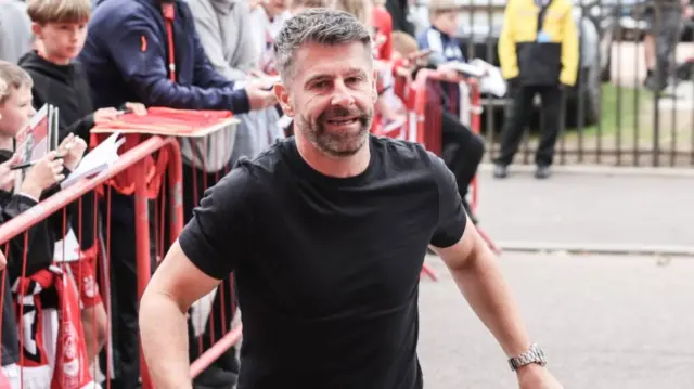 Aberdeen manager Stephen Robinson