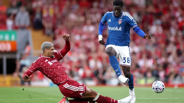 Araujo tackle