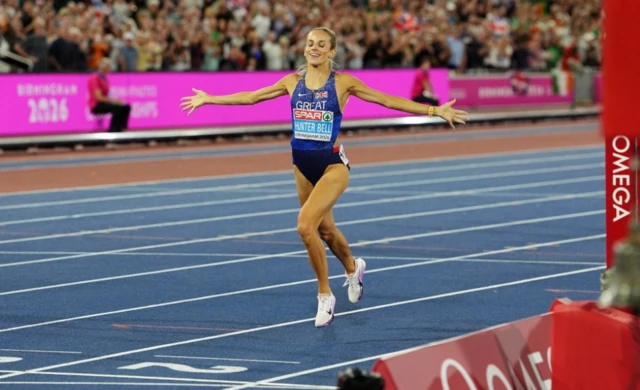Georgia Hunter Bell of Great Britain celebrates